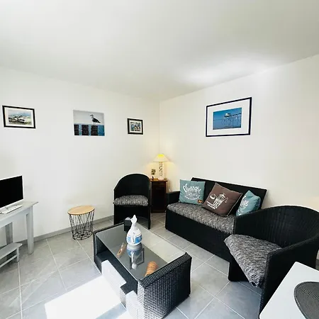 Maison De A Fouras, 4 Pers, Proche Et Centre - Fr-1-709-95 *