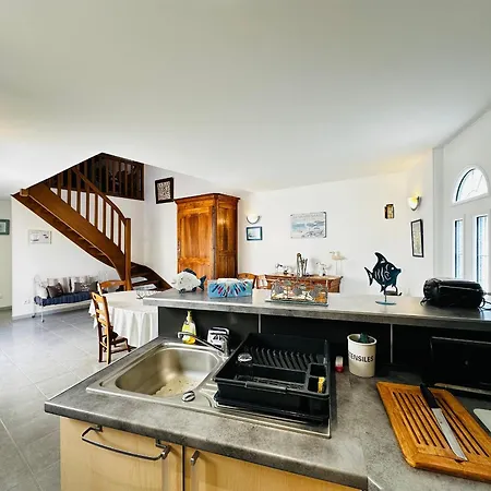 Maison De A Fouras, 4 Pers, Proche Et Centre - Fr-1-709-95 *